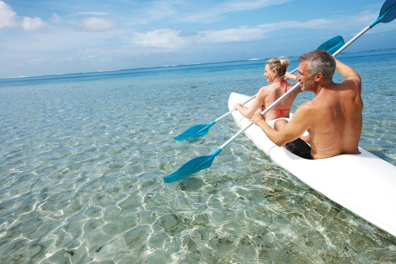 Heritage Le Telfair Golf & Wellness Resort Bel Ombre Bagian luar foto Kayaking in the Maldives