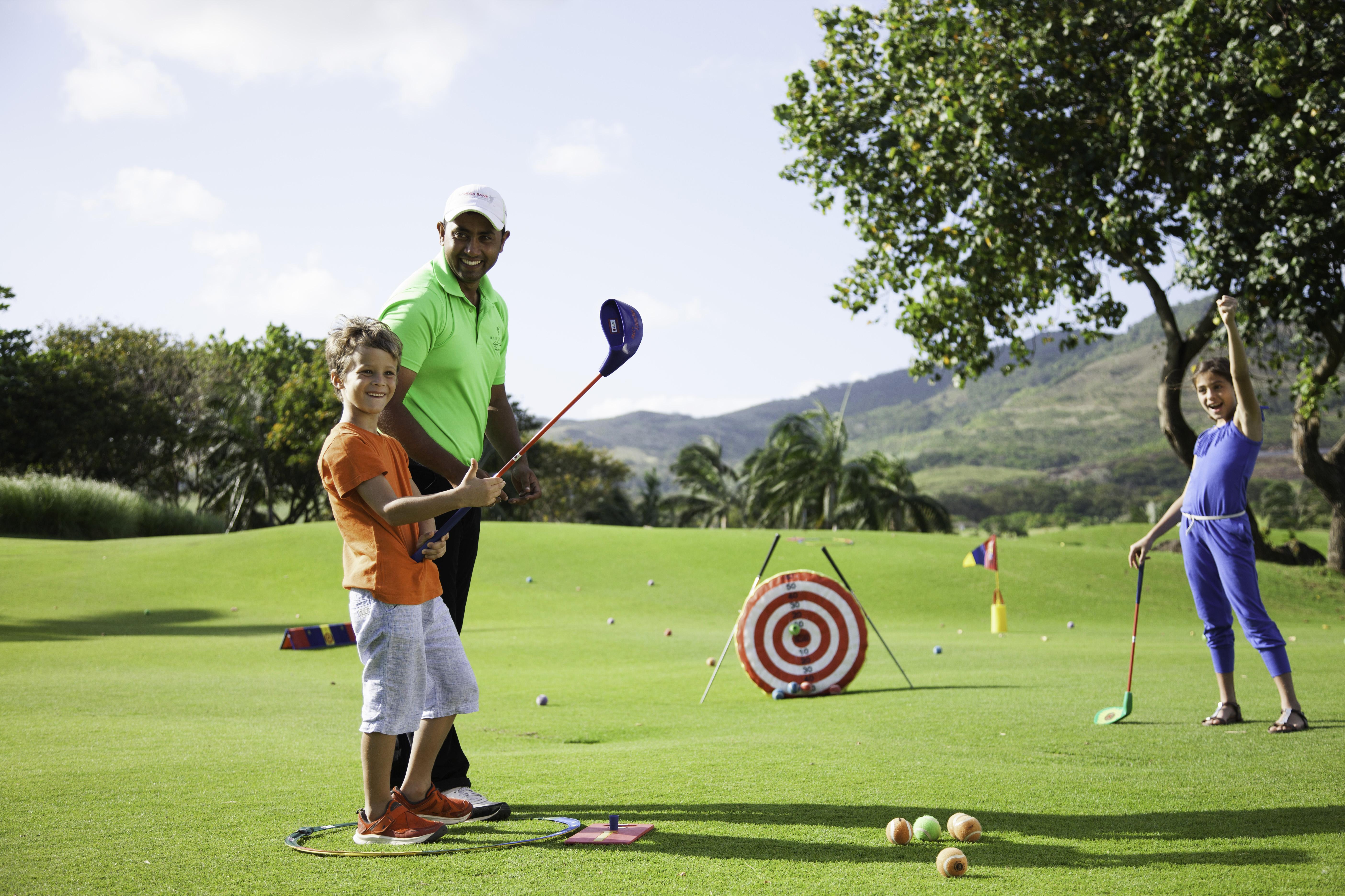 Heritage Le Telfair Golf & Wellness Resort Bel Ombre Bagian luar foto Tiger Woods with his children
